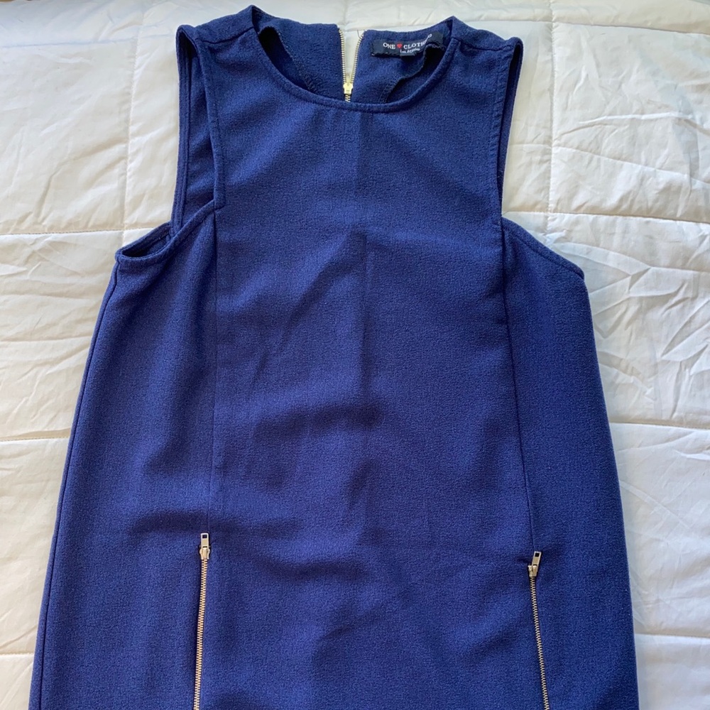 Sleeveless blue dress, M